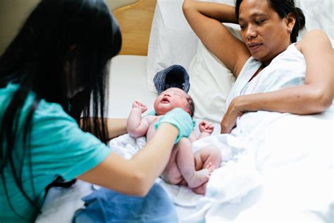 Holdings: The labor and birth of Filipino midwives.